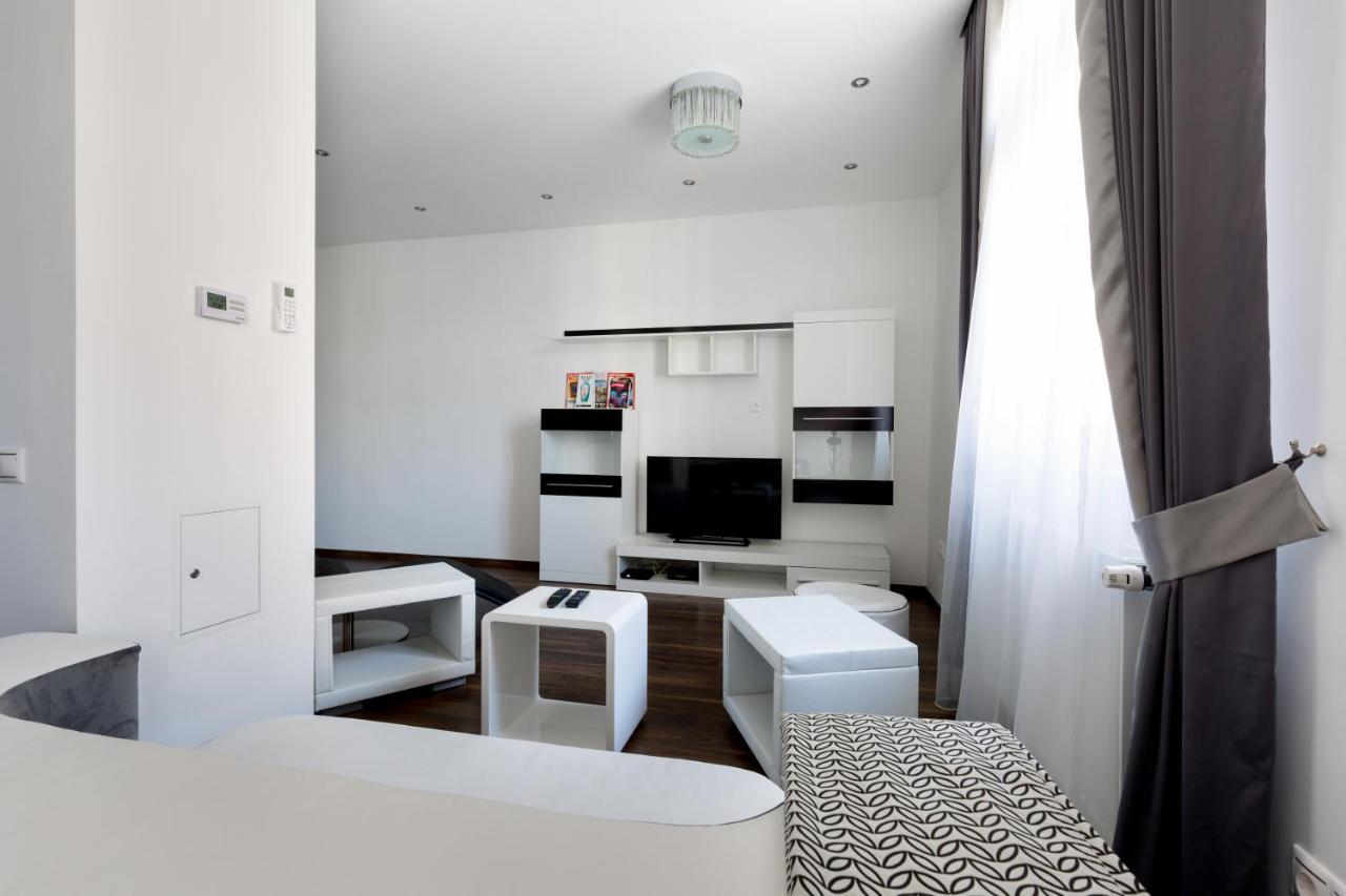 Budapest Central Square 2 Bedrooms Suite - Michaelides Voeroesmarty Square Residences 외부 사진